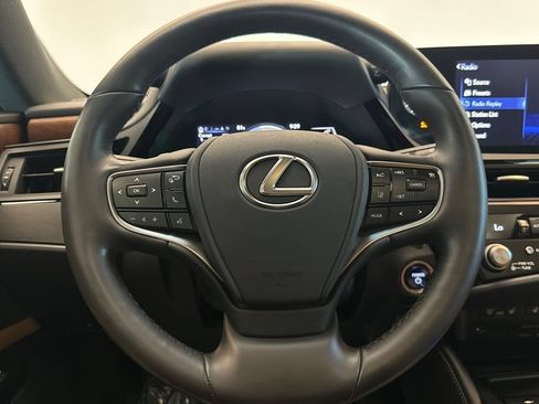 Certified 2022 Lexus ES 300h w/ Premium Package FWD image 23