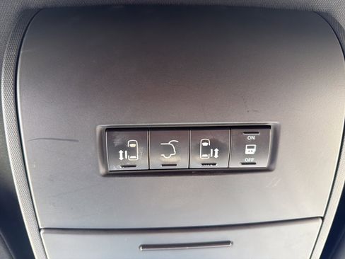 Used 2017 Dodge Grand Caravan SXT w/ Driver Convenience Group image 49