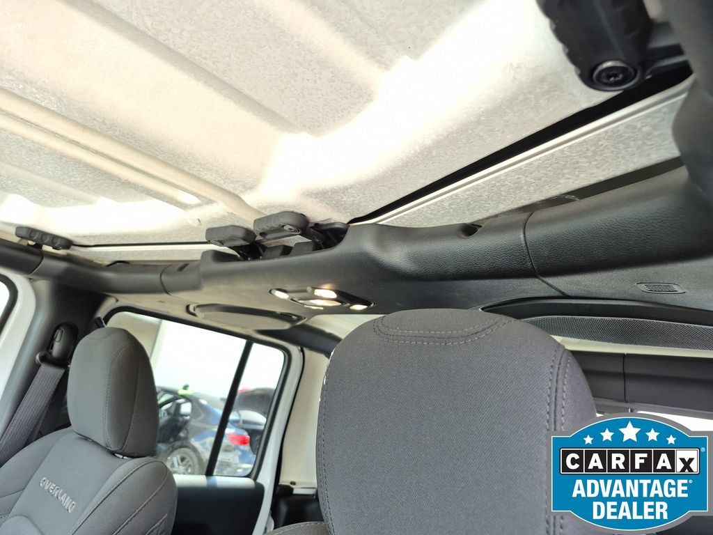 Used 2023 Jeep Gladiator Overland AWD/4WD image 15