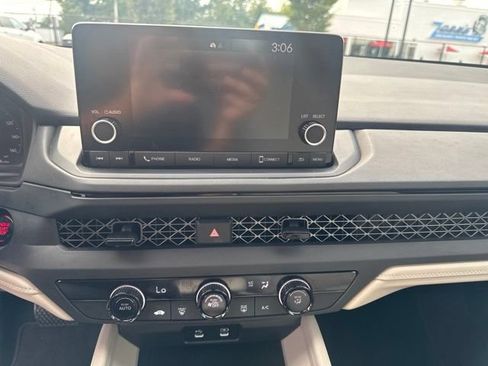 Used 2023 Honda Accord LX image 16