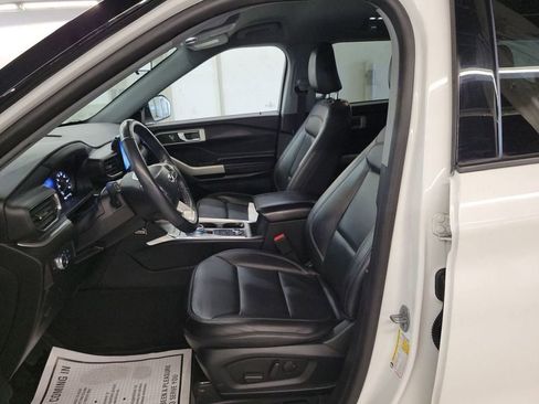 Used 2022 Ford Explorer XLT w/ Equipment Group 202A image 2
