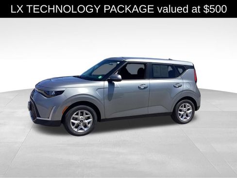 Used 2024 Kia Soul LX w/ Option Group 015 FWD image 3
