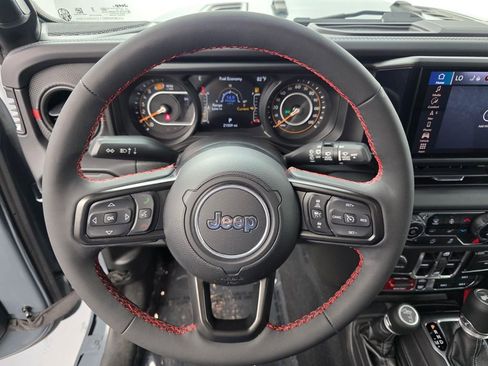 Used 2024 Jeep Wrangler Unlimited Rubicon w/ Technology Group AWD/4WD image 17