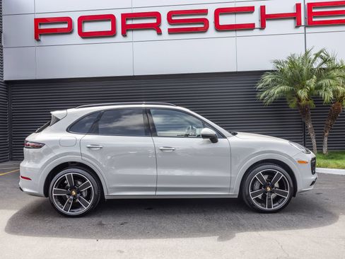 Certified 2023 Porsche Cayenne S AWD/4WD image 10