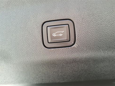 Used 2024 Chevrolet Tahoe LT image 8