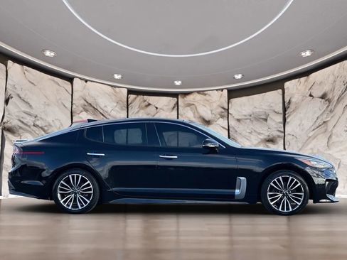 Used 2018 Kia Stinger Premium image 4