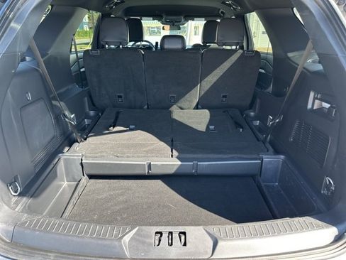 Used 2025 Ford Explorer ST-Line w/ ST-Line Street Pack image 8