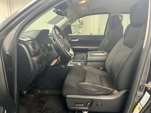 Used 2020 Toyota Tundra SR5 w/ SR5 Convenience Package AWD/4WD image 19