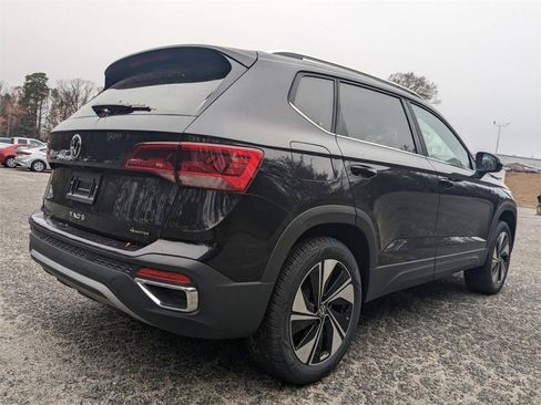 New 2024 Volkswagen Taos SE image 4