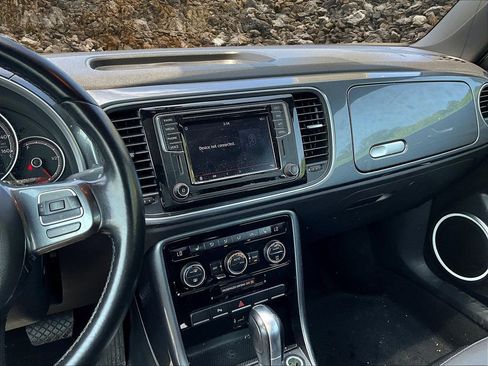 Used 2019 Volkswagen Beetle 2.0T SE image 6