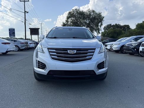 Used 2017 Cadillac XT5 Luxury FWD image 2