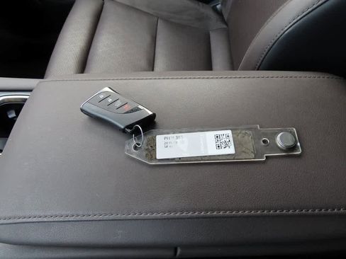 Used 2025 Lexus RX 450h Luxury image 28