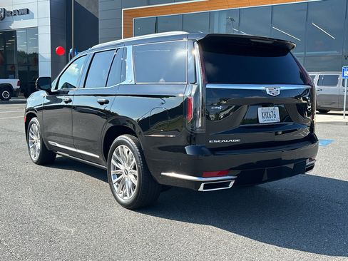 Used 2024 Cadillac Escalade Premium Luxury w/ Performance Package AWD/4WD image 7