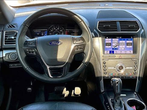 Used 2019 Ford Explorer Limited w/ Ford Safe & Smart Package image 7