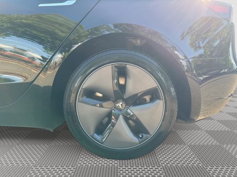 Used 2018 Tesla Model 3 Mid Range RWD image 29