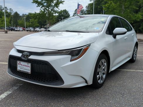 Used 2021 Toyota Corolla LE FWD image 8