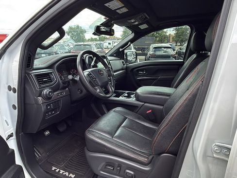 Used 2021 Nissan Titan PRO-4X w/ Pro-4x Convenience Package AWD/4WD image 10