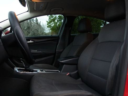 Used 2018 Chevrolet Cruze LS FWD image 17