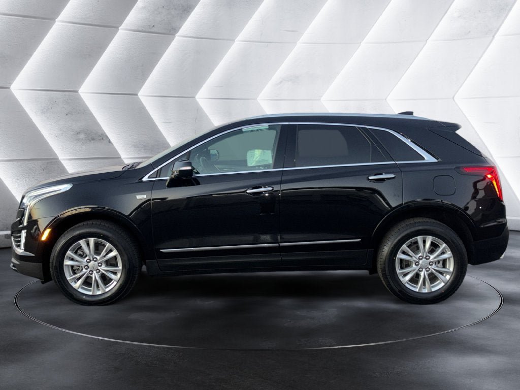 Certified 2024 Cadillac XT5 Luxury FWD image 2