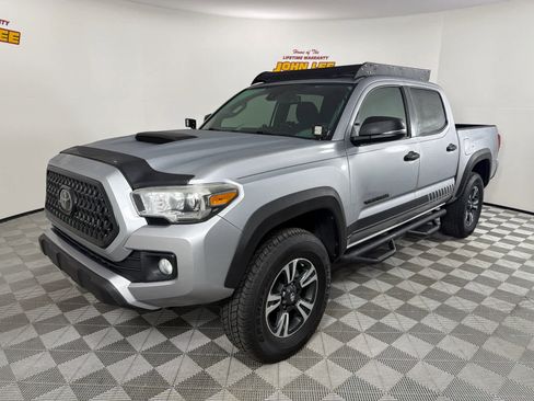 Used 2019 Toyota Tacoma TRD Sport image 1