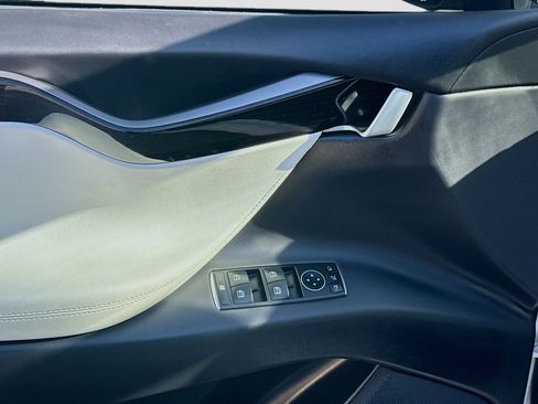 Used 2020 Tesla Model X Long Range image 15