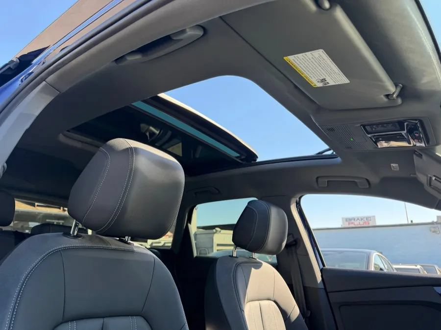 Used 2023 Audi Q4 e-tron Prestige AWD/4WD image 30