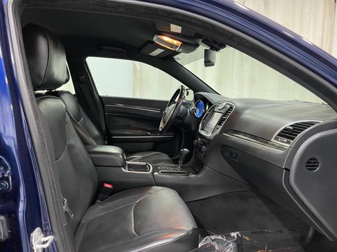 Used 2014 Chrysler 300 C AWD/4WD image 31