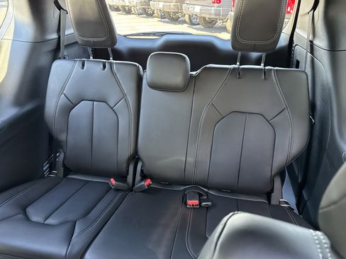 New 2026 Chrysler Pacifica Select w/ S Appearance Package FWD image 26
