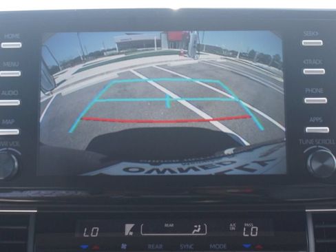 Used 2024 Toyota Sienna LE FWD image 7
