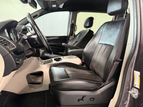 Used 2019 Dodge Grand Caravan SXT FWD image 9