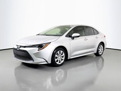 Used 2020 Toyota Corolla LE image 4