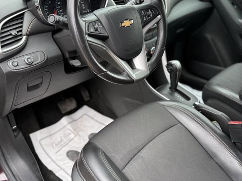Used 2022 Chevrolet Trax LT w/ Driver Confidence Package image 9