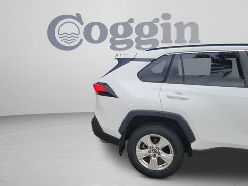 Used 2021 Toyota RAV4 XLE w/ Convenience Package FWD image 34