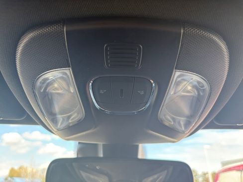 Used 2024 Jeep Compass Latitude image 28