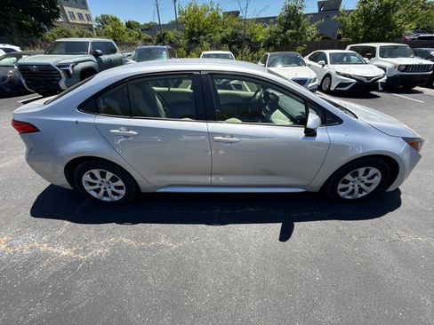 Used 2022 Toyota Corolla LE FWD image 1