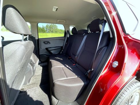 Used 2023 Nissan Rogue S AWD/4WD image 18