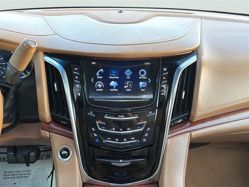Used 2017 Cadillac Escalade Platinum AWD/4WD image 26