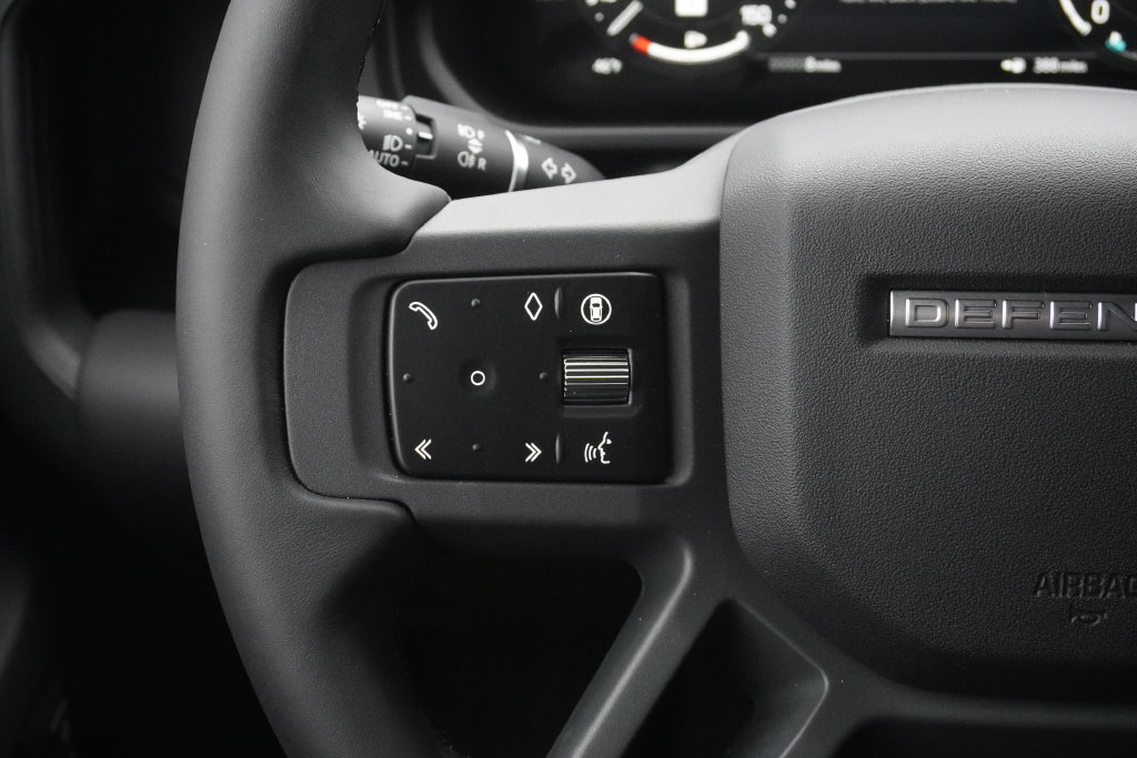 New 2026 Land Rover Defender 110 X-Dynamic SE AWD/4WD image 12
