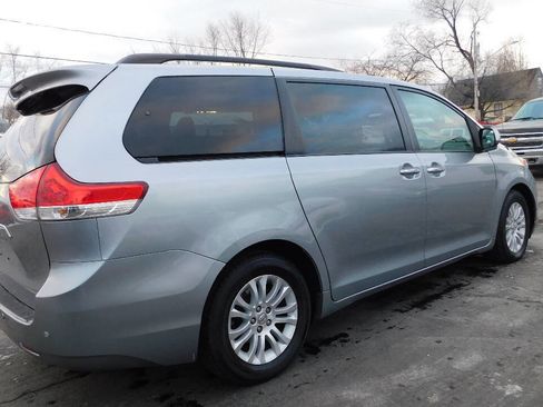 Used 2012 Toyota Sienna XLE image 9