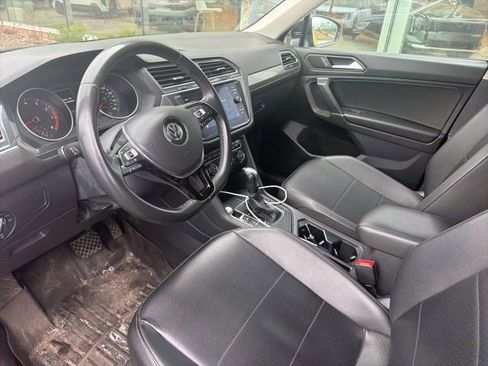 Used 2020 Volkswagen Tiguan SE image 8