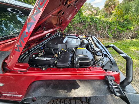 Used 2013 Jeep Wrangler Unlimited Sport w/ Connectivity Group image 14