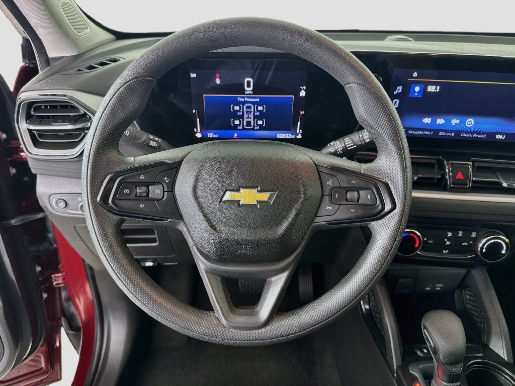 Used 2025 Chevrolet TrailBlazer LT FWD image 12