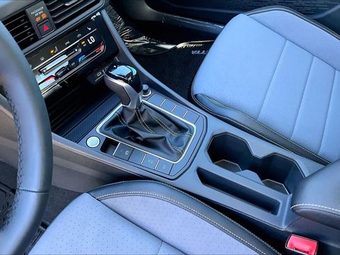 New 2026 Volkswagen Jetta SE image 7