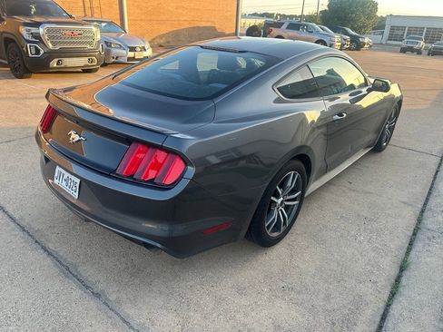 Used 2017 Ford Mustang Coupe RWD image 9