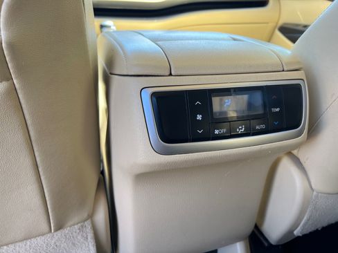 Used 2018 Toyota Highlander XLE AWD/4WD image 27