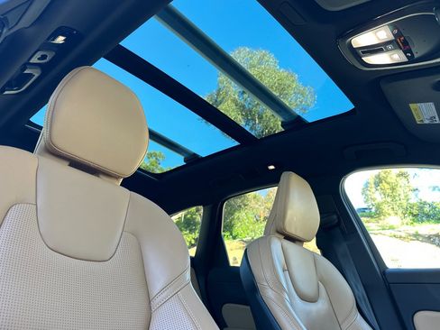 Certified 2023 Volvo XC60 B5 Ultimate w/ Climate Package image 20