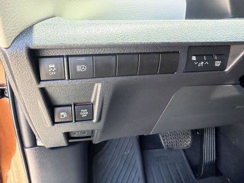 Used 2021 Toyota Sienna XLE FWD image 35