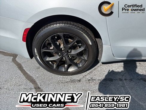 Certified 2023 Chrysler Pacifica Limited w/ S Appearance Package FWD image 16