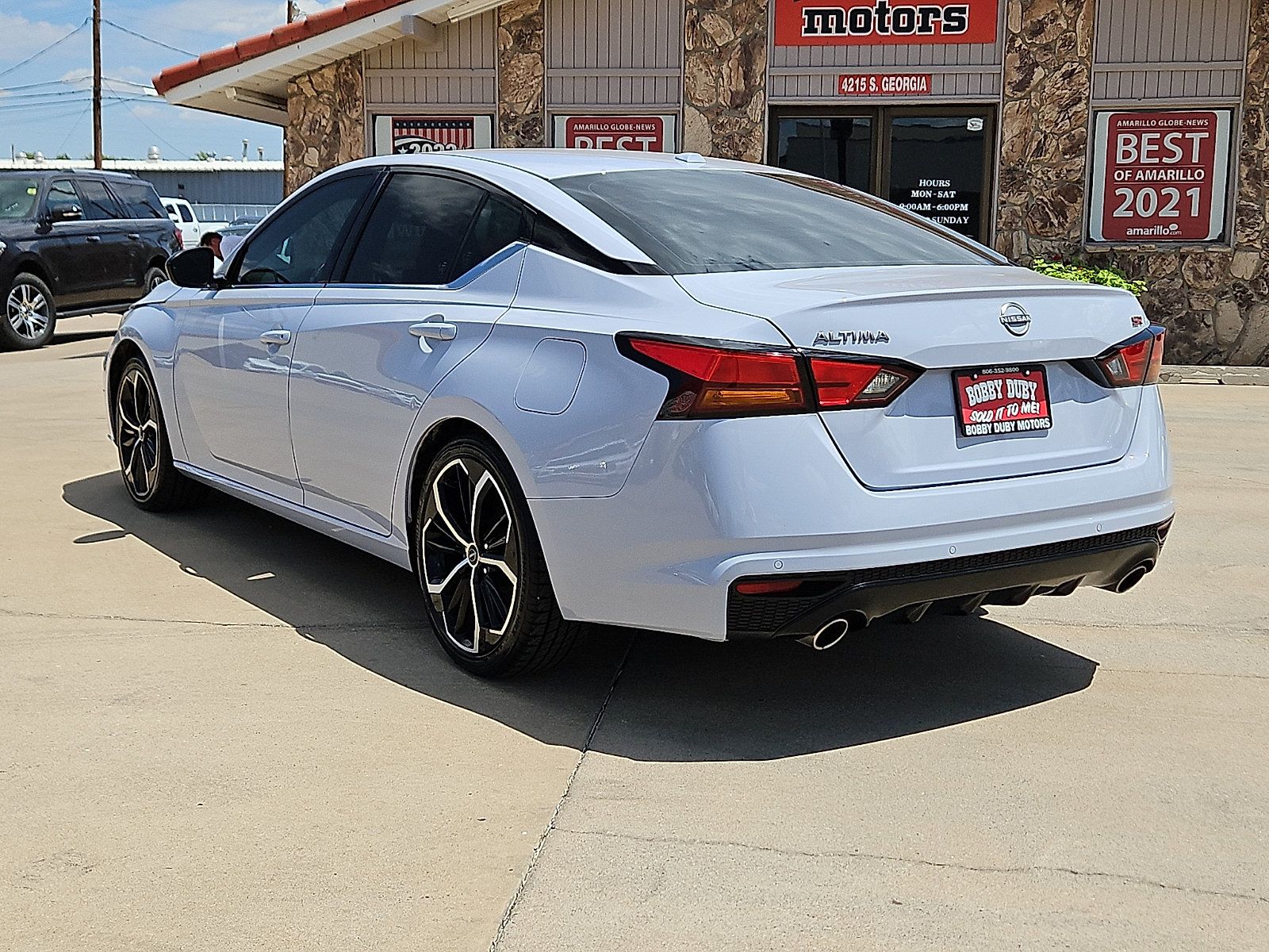 Used 2024 Nissan Altima 2.5 SR FWD image 2