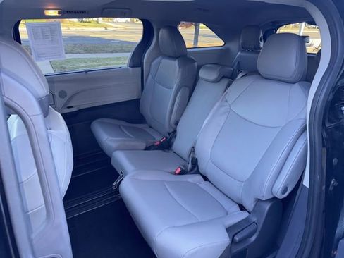 Used 2024 Toyota Sienna XLE image 22